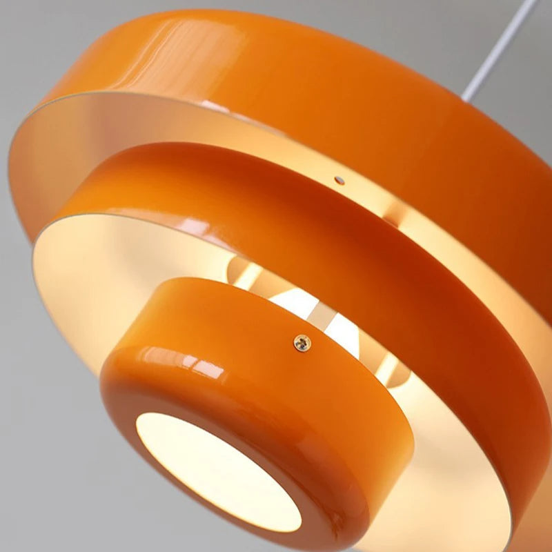 Verlora – Sculpted Metal Pendant Light