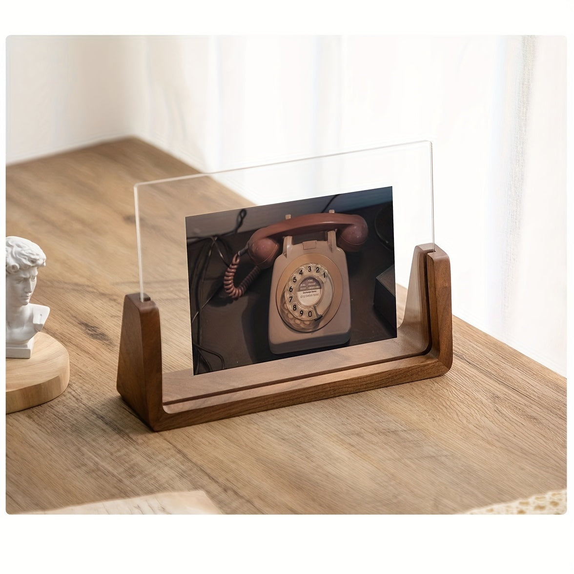 ClearNest Photo Frame – U-Shaped Acrylic Display – Modern Minimalist Decor