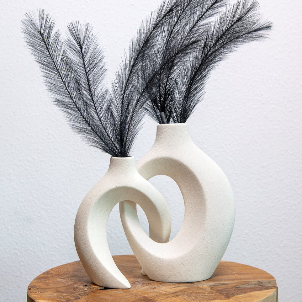 Gleora – Intertwined Ceramic Flower Vase