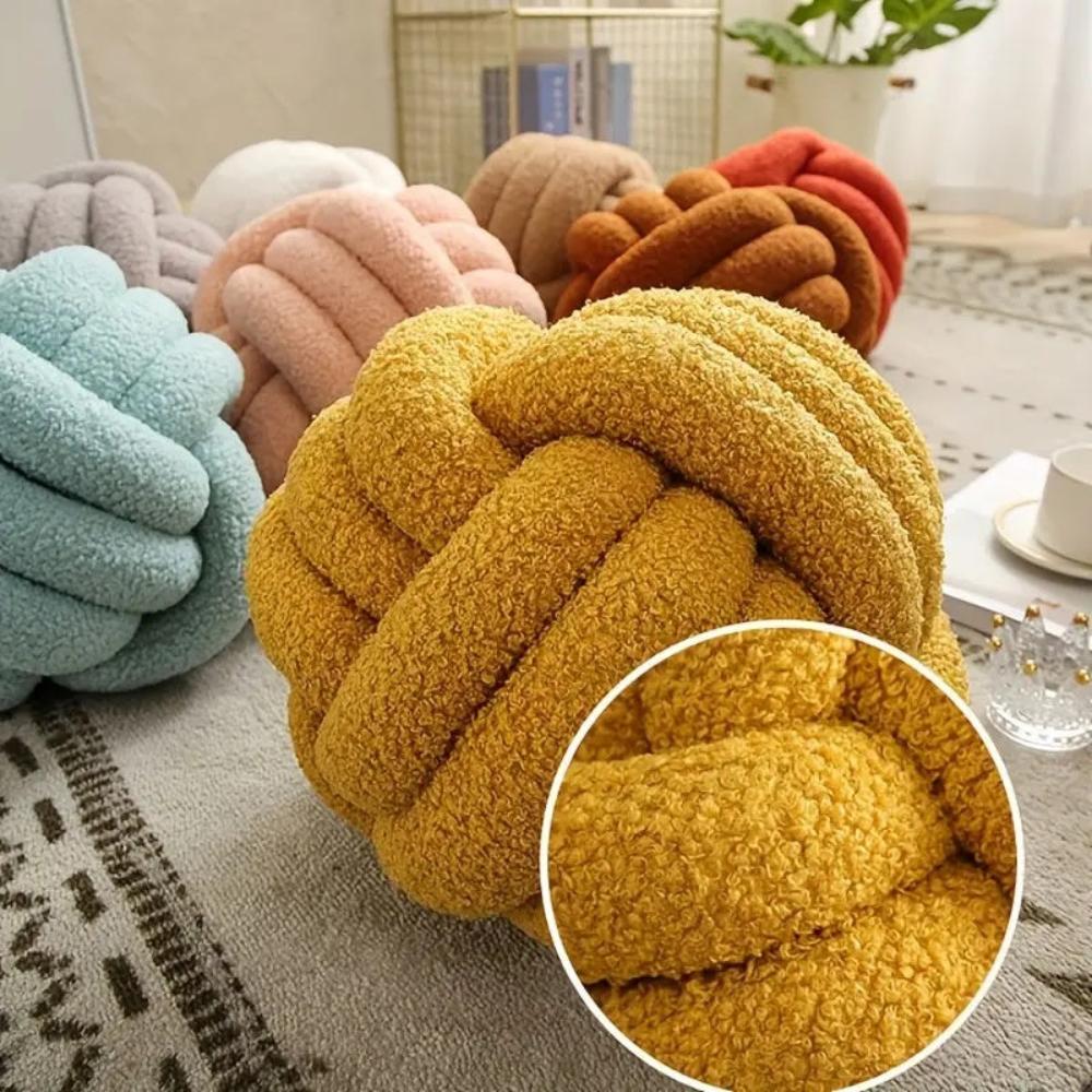 Knotty Cushion - Soft Lambswool, Cozy Flower Design 2