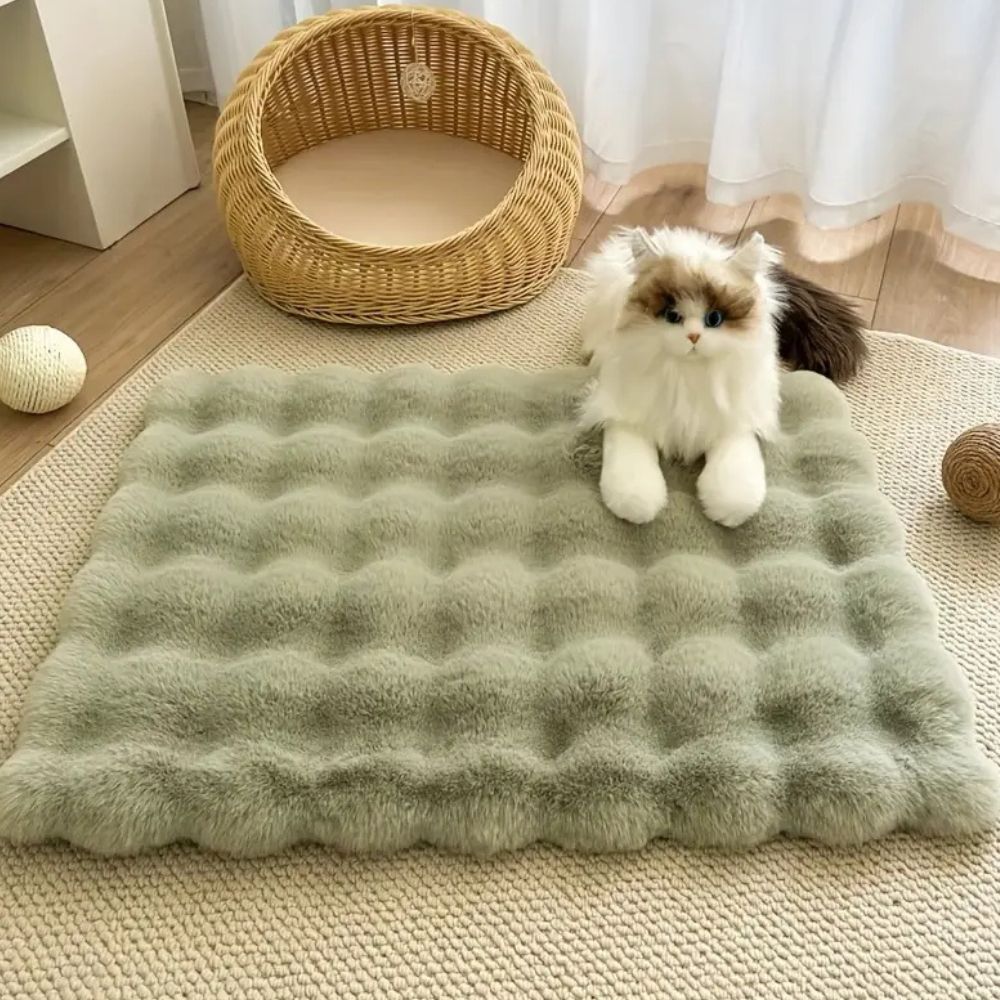 LuxePet Mat - Faux Fur Microfiber Comfort, Non-Slip 1