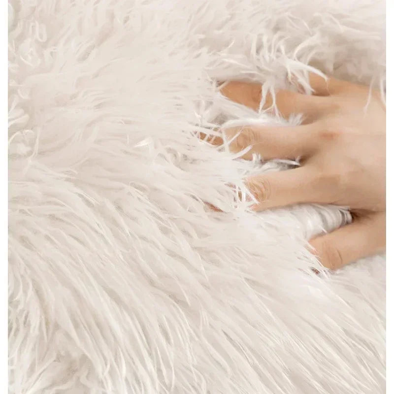 WoolHaven – Luxurious Faux Lambswool Sofa Cover