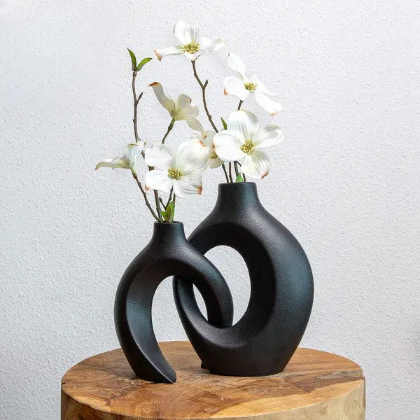 Gleora – Intertwined Ceramic Flower Vase