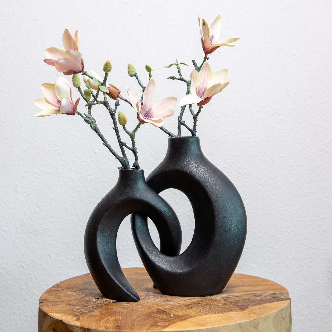 Gleora – Intertwined Ceramic Flower Vase