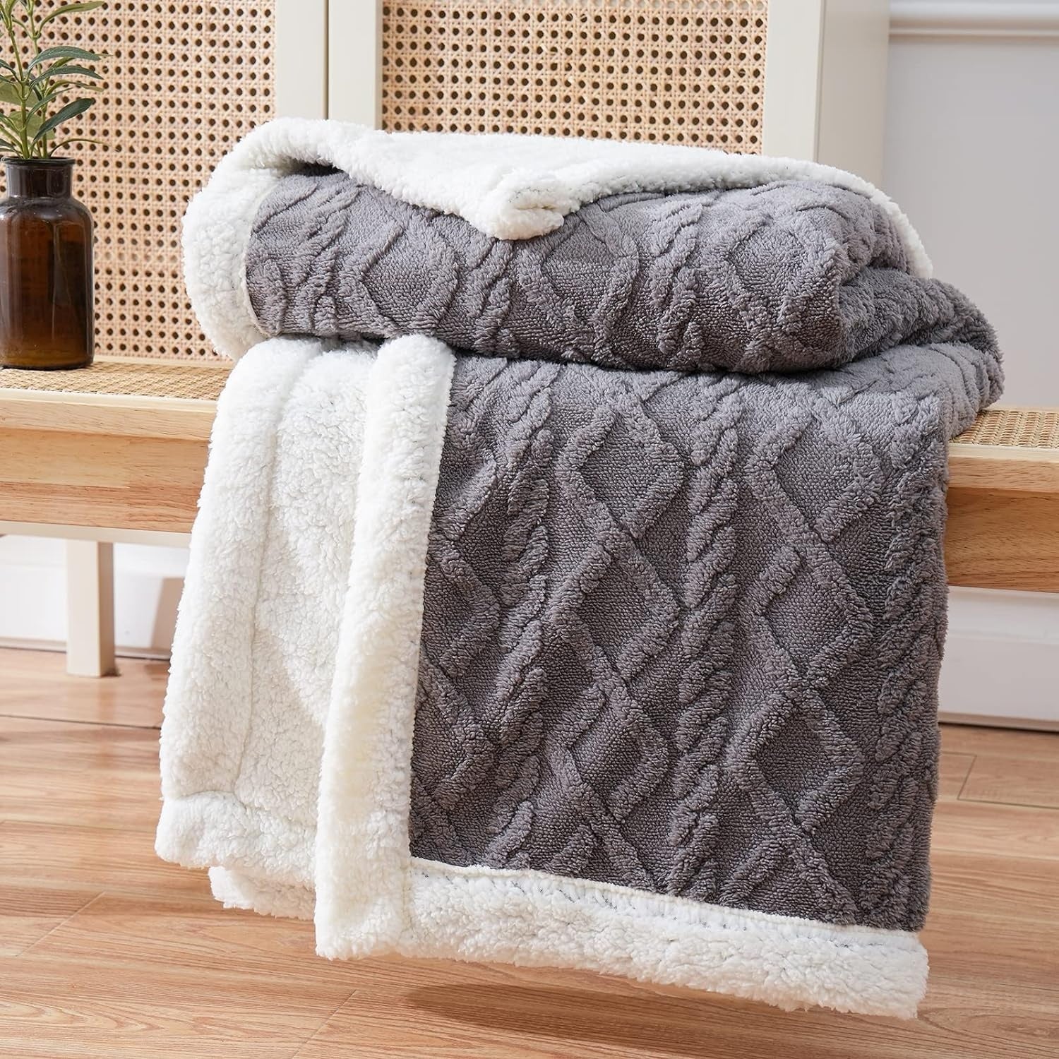 CozyLuxe – Premium Sherpa Snuggle Blanket
