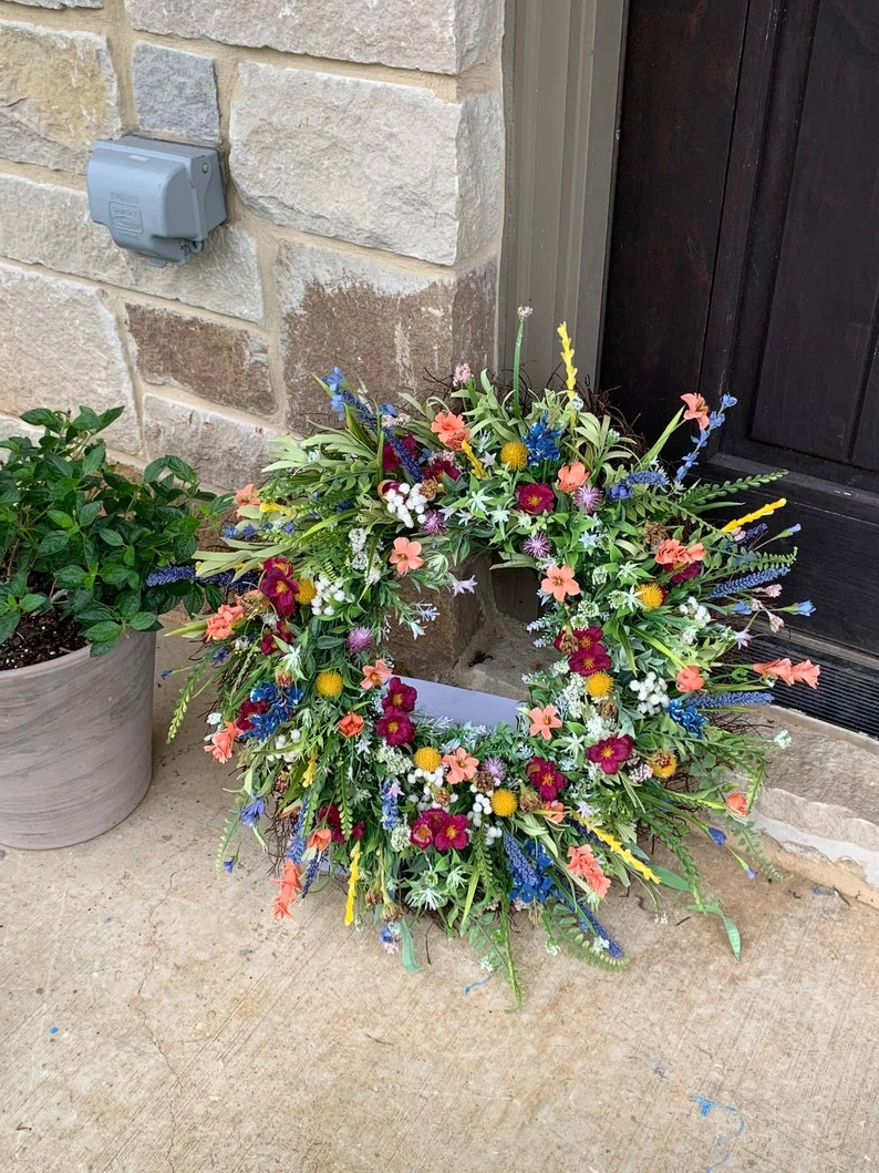 FloraWelcome – Spring Floral Door Wreath – Vibrant Entryway Decor