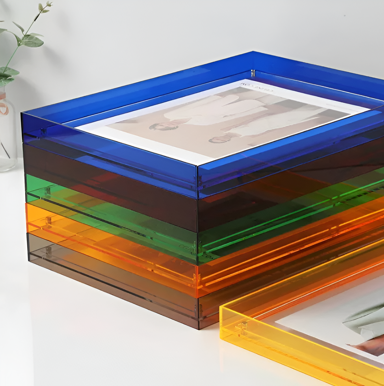 Helix Acrylic Photo Frame - Transparent Minimalist Design, Versatile Display 1