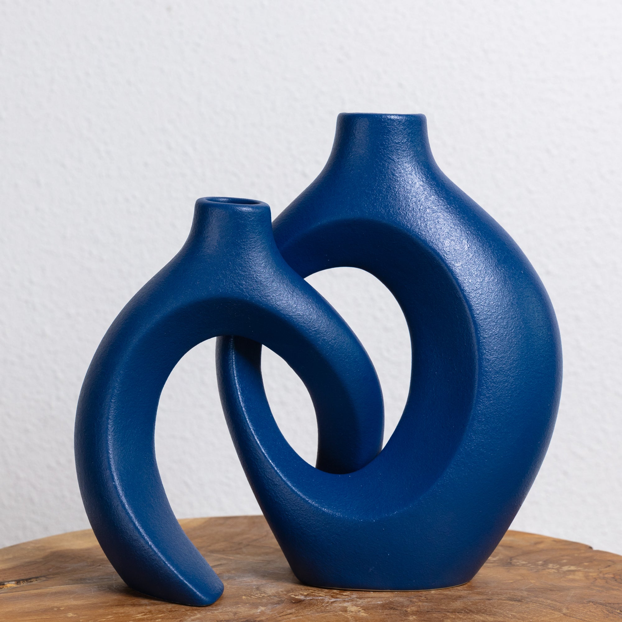 Gleora – Intertwined Ceramic Flower Vase