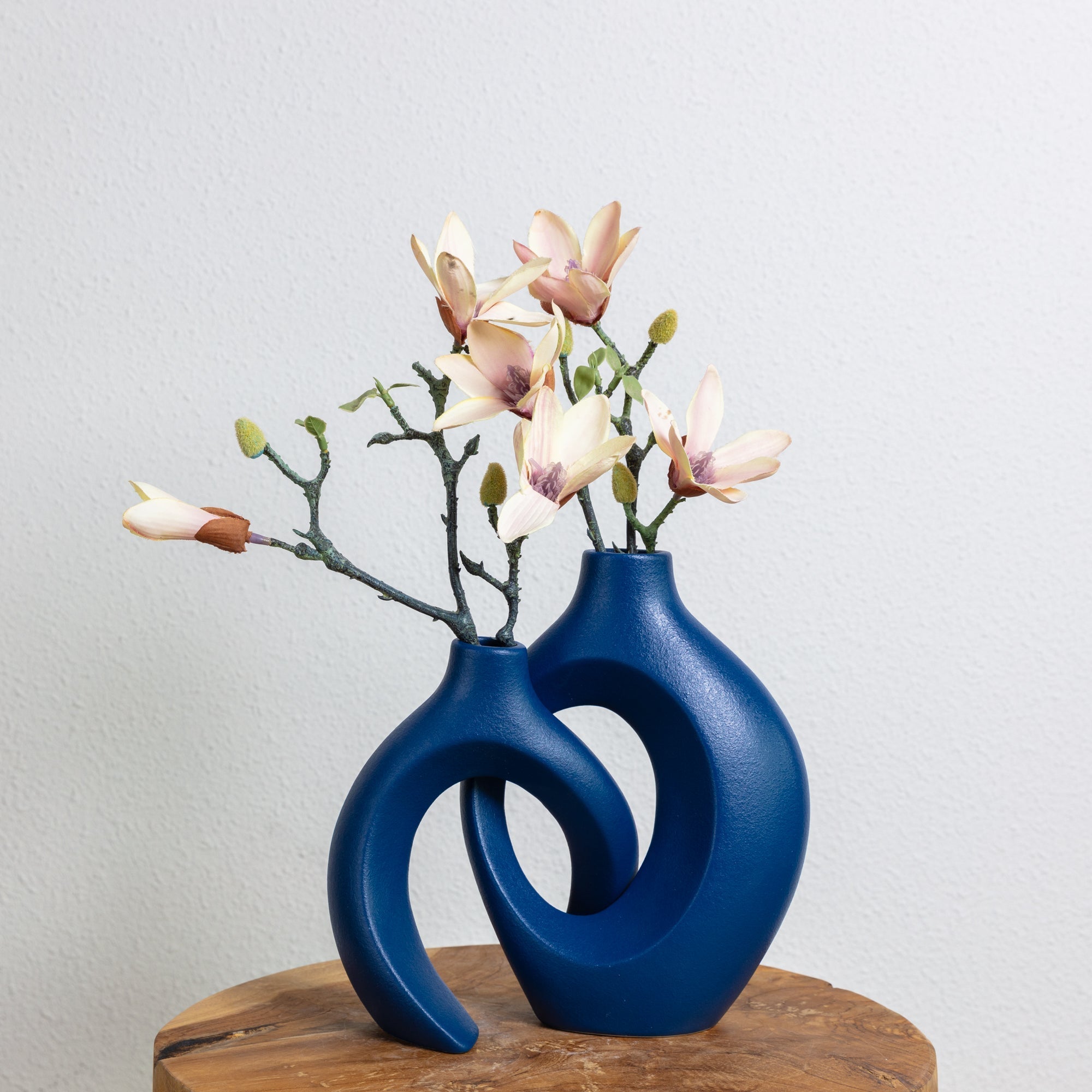 Gleora – Intertwined Ceramic Flower Vase