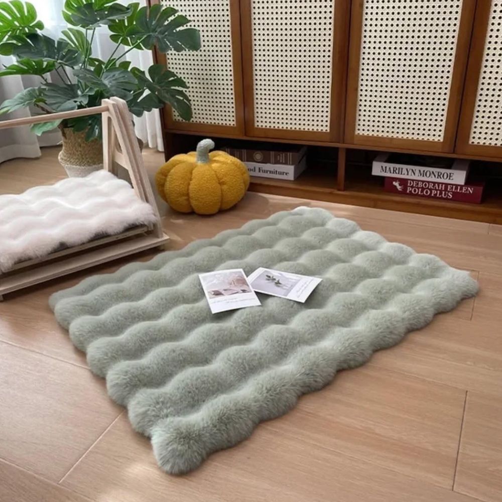 LuxePet Mat - Faux Fur Microfiber Comfort, Non-Slip 6