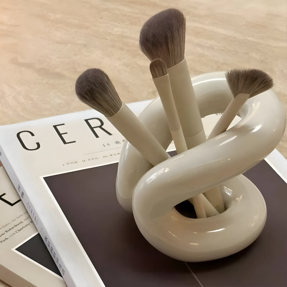 Nexus Ceramic Holder - Modern Design with Rope-Knot Detail 6