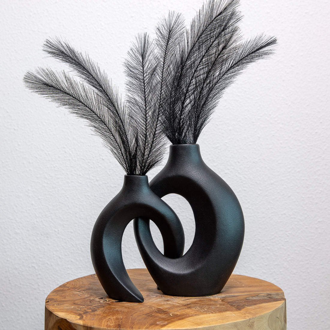 Gleora – Intertwined Ceramic Flower Vase