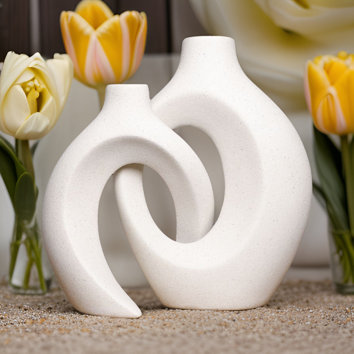 Gleora – Intertwined Ceramic Flower Vase